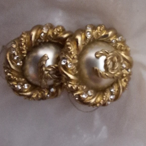 CHANEL earrings - Picture 3 of 8